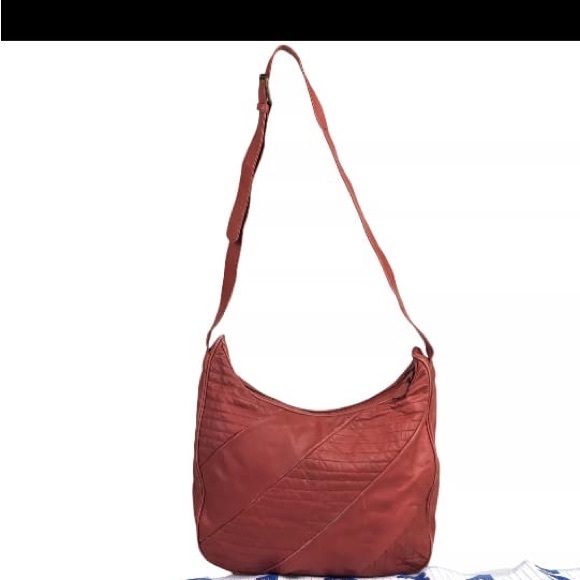 🔥🔥 EUC Red Fendi Bag Rare🔥🔥🔥 - Picture 2 of 14